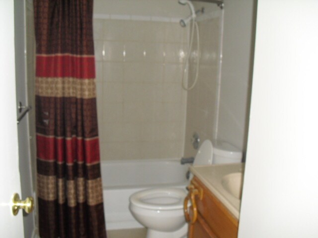 Building Photo - 253 Windsor Dr