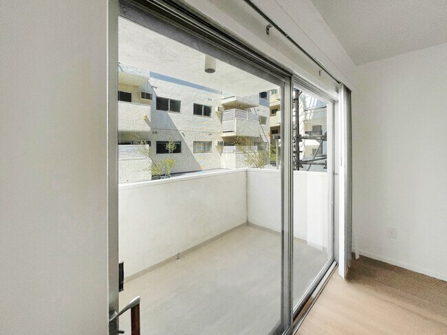 Building Photo - 960 Larrabee St