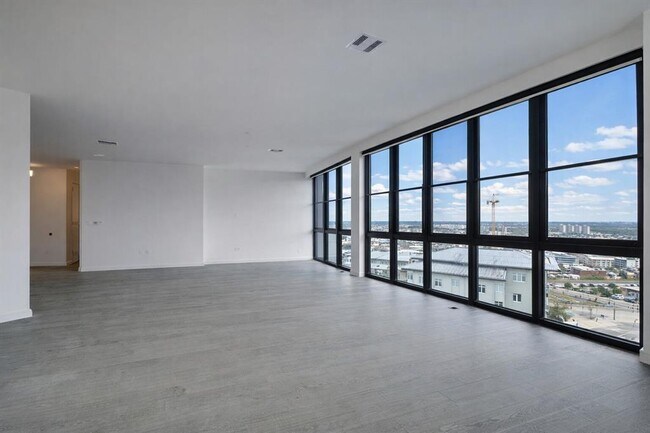 Building Photo - 800 Embassy Dr