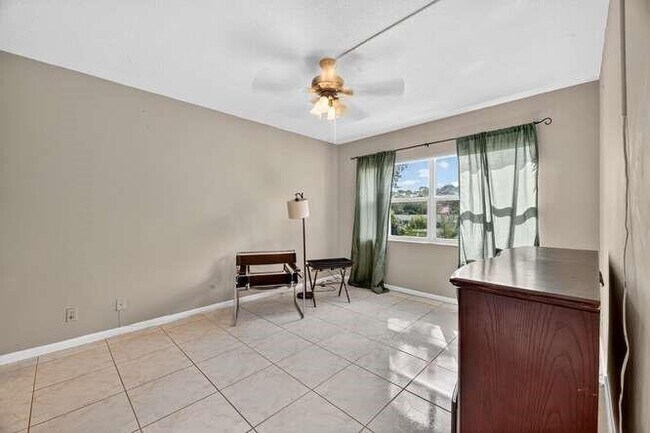 Building Photo - 1200 SW 12th Ave