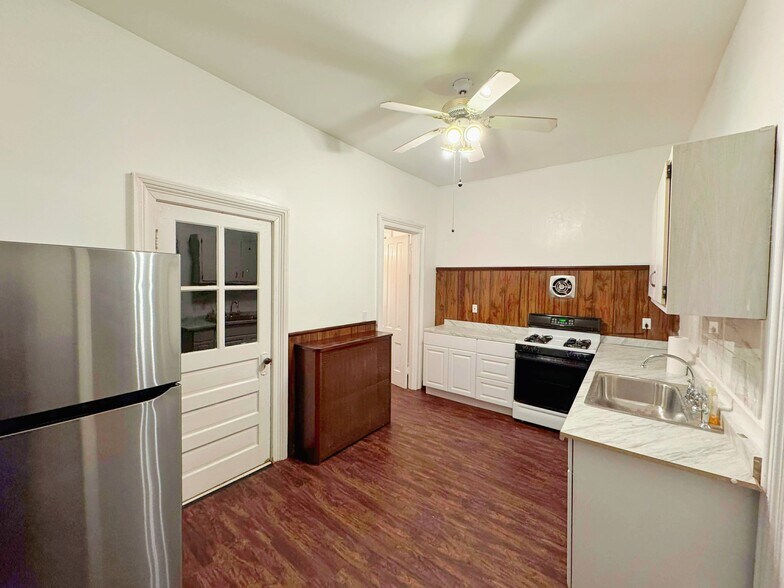 Building Photo - 1466 3rd St