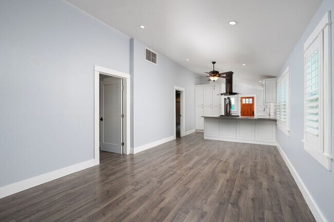 Building Photo - 60 10th St