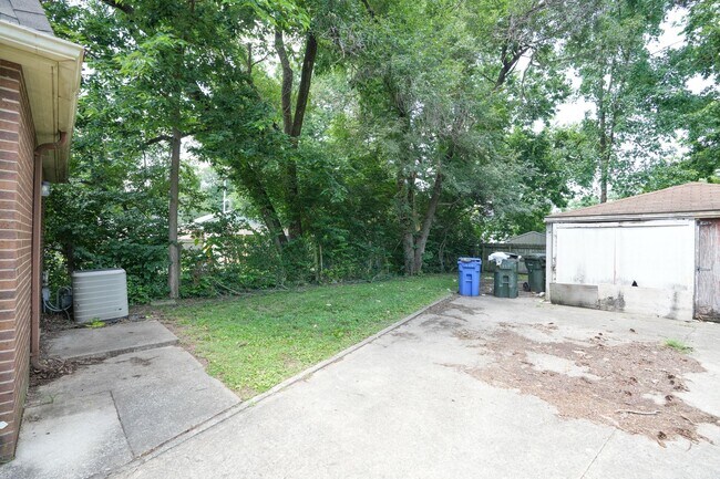 Building Photo - 729 Golfview Dr