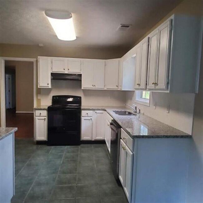 Building Photo - BEAUTIFULHOMES....