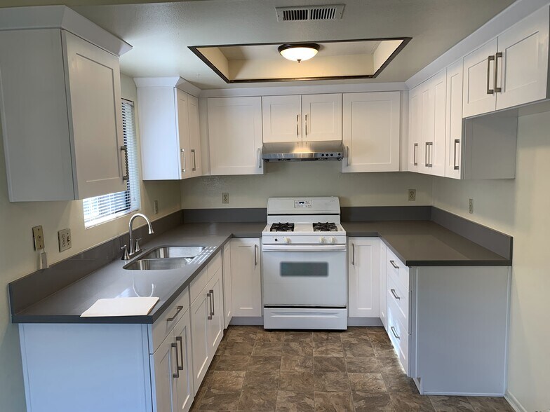 Building Photo - 713 N Corvette Dr