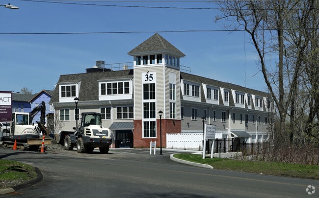 Building Photo - 35 Old Quarry Rd