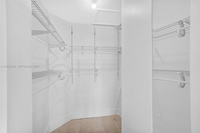 Building Photo - 15549 N Miami Lakeway