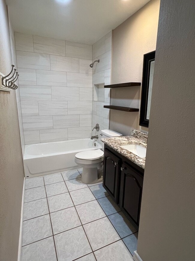 Building Photo - 6700 Forestview Dr