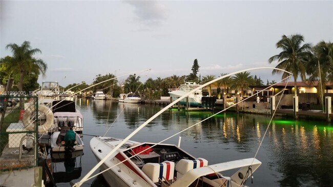 Building Photo - 2350 NE 135th St