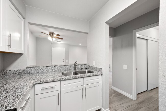 Building Photo - 7932 Mission Center Ct