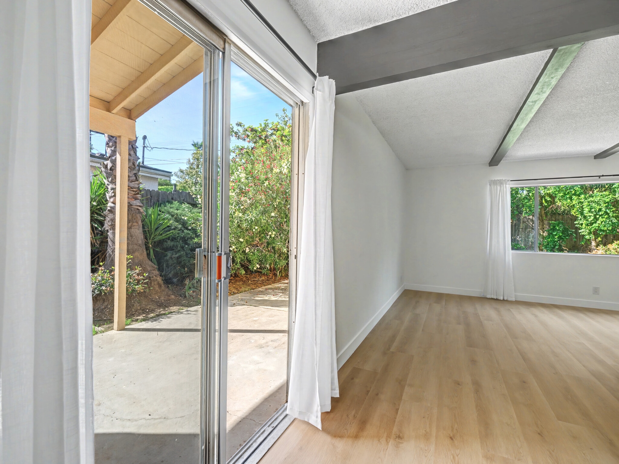 Building Photo - 4413 Canoga Dr