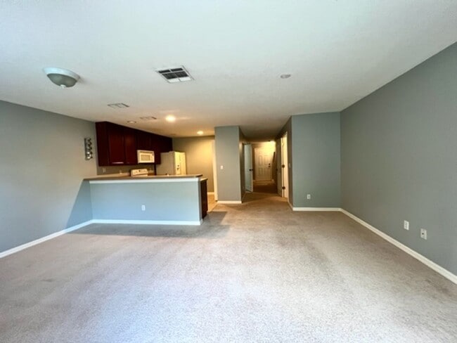 Building Photo - AVAILABLE NOW! Charming 2 Beds 2.5 Bath Townhome! 2 MASTER SUITES! Attached one car garage!! Extr...