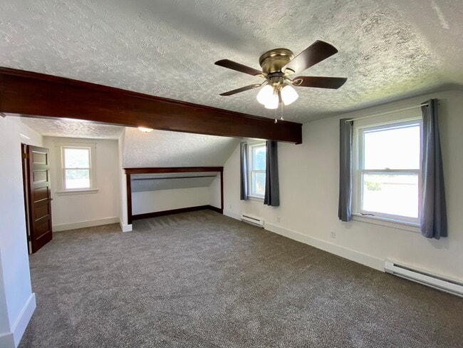 Building Photo - $2,200 - 4 Bed / 3 Bath Beautiful Home in ...
