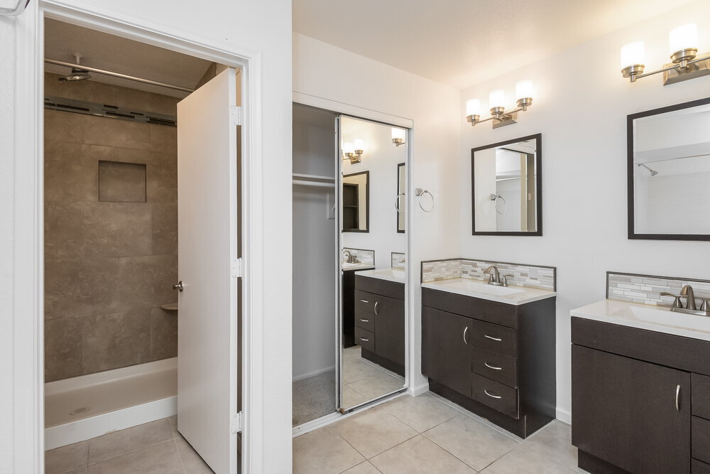 Building Photo - 841 E Manor Dr