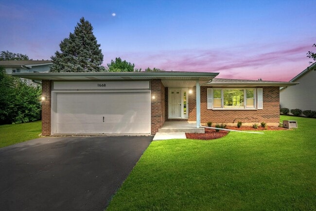 Building Photo - 1668 Hidden Valley Dr