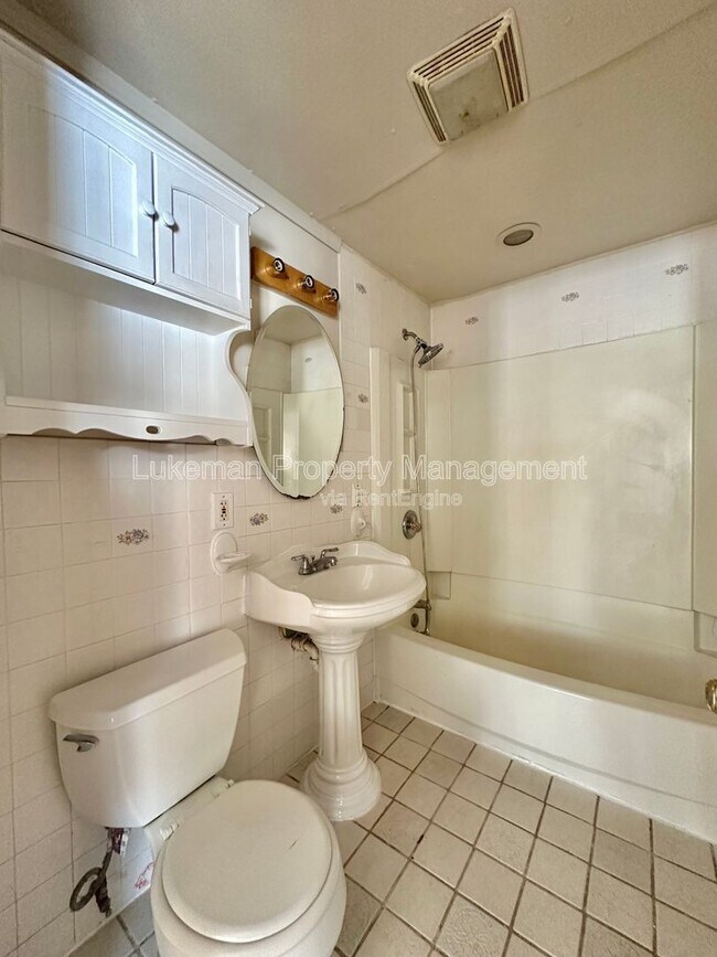 Building Photo - 4400 Orchard Rd