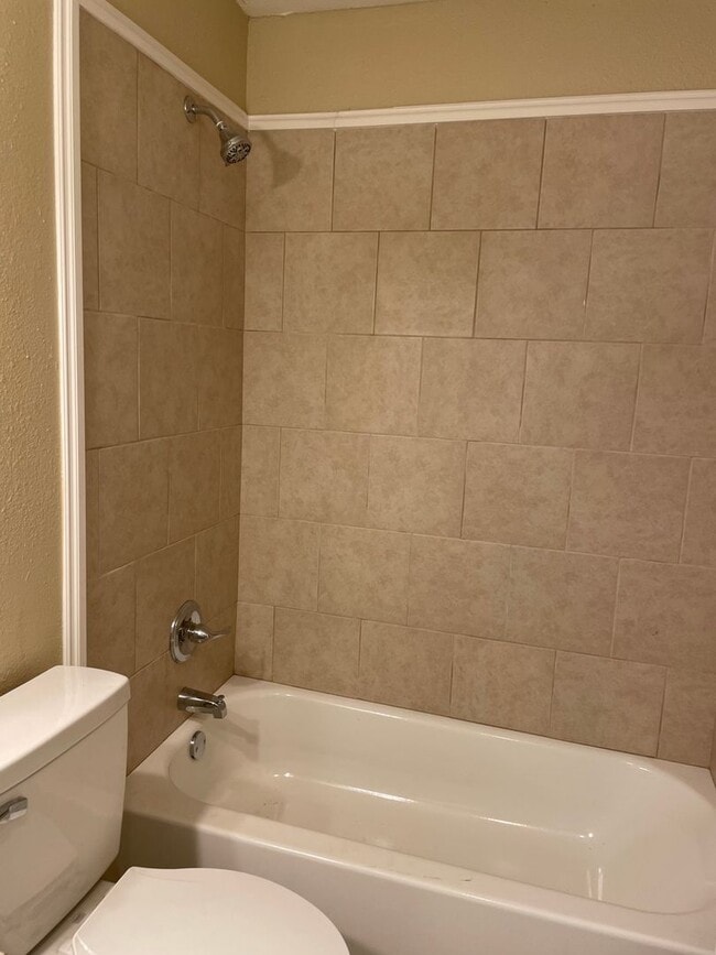 Building Photo - 3/2/2 plus bonus room WOISD