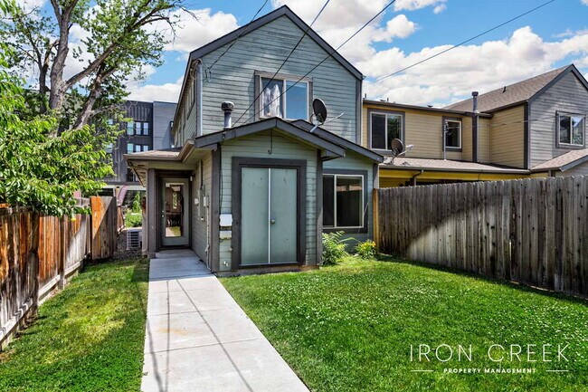 Building Photo - Each Bedroom has Private Full Bath