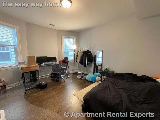 Building Photo - Allston 4 Bedroom, 3 Baths - Central Air -...