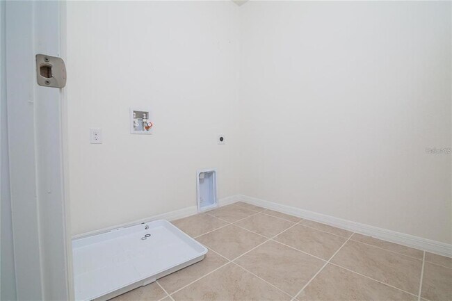 Building Photo - 2119 Tay Wes Dr