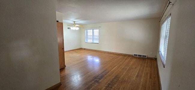 Building Photo - 1132 Moorlands Dr