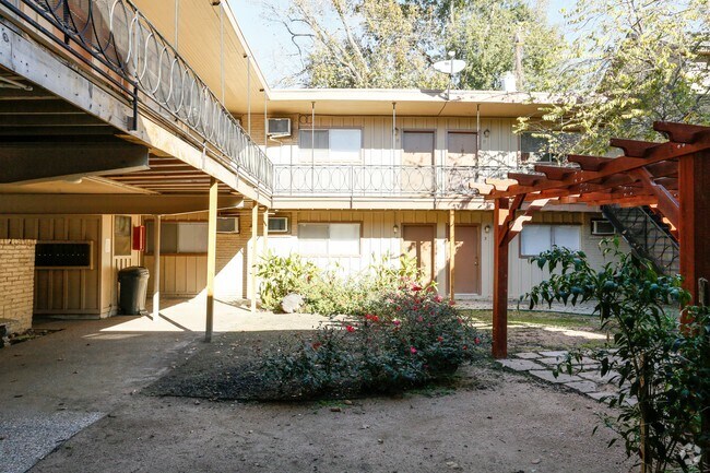 Courtyard - West Main Garden