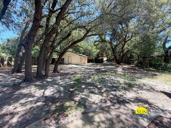 Building Photo - Great 4 Bedroom Home in Fort Walton Beach