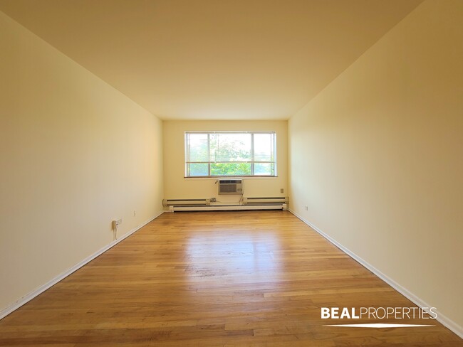 Building Photo - 660 W Wrightwood Ave
