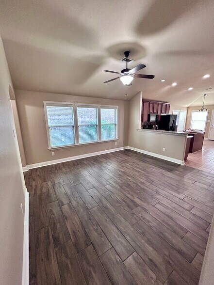 Building Photo - 1521 Applegate Way