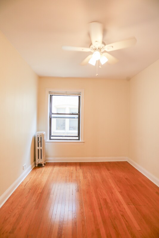 Building Photo - 1631 W Lunt Ave