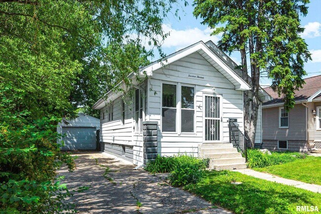 Building Photo - 1413 W Gilbert Ave