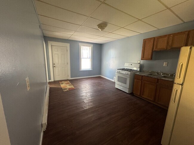 Building Photo - 120 N Main St