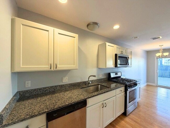 Building Photo - 75 Deerwood Dr