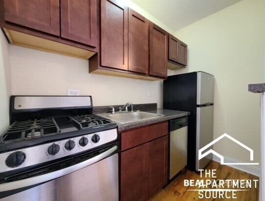 Building Photo - 818 W Diversey Pkwy