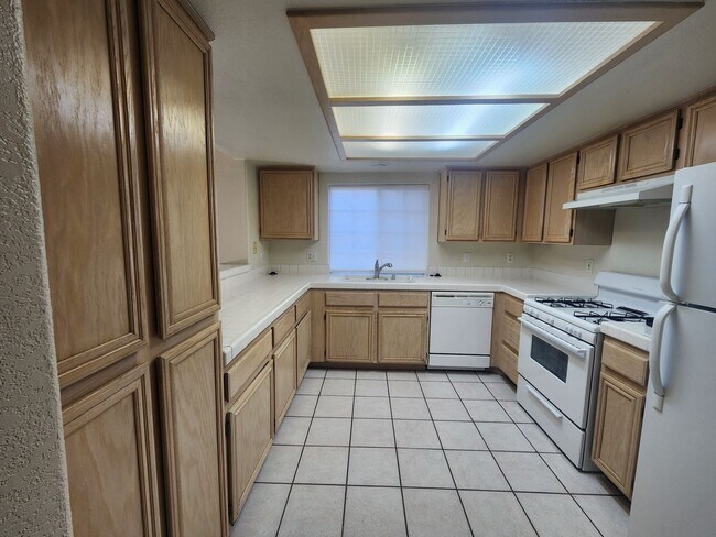 Building Photo - Great Location in Green Valley