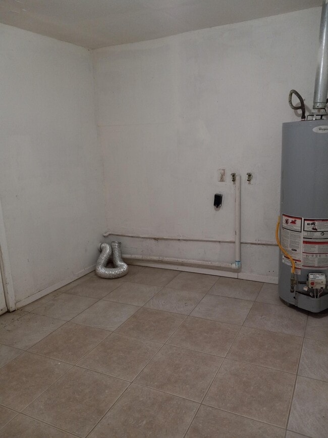 Building Photo - 16900 Wellborne Rd