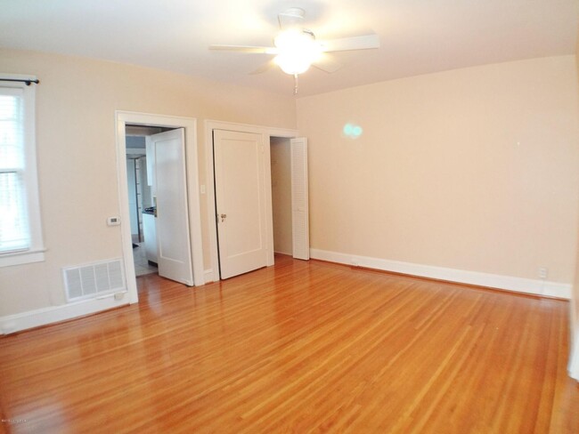 Building Photo - Beautiful 1BR condo in the Highlands