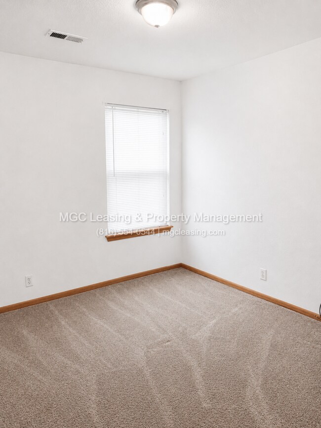 Building Photo - Peaceful Ranch Duplex in Pleasant Hill, MO