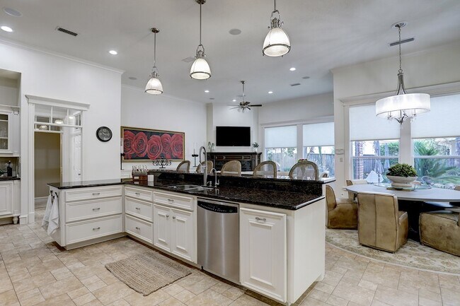 Building Photo - 127 E Bracebridge Cir