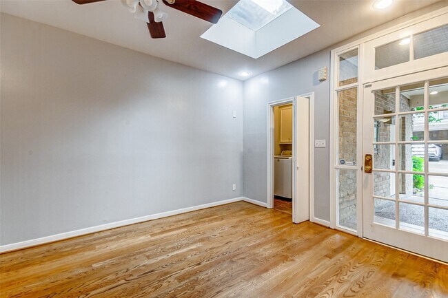 Building Photo - 201 Vanderpool Ln