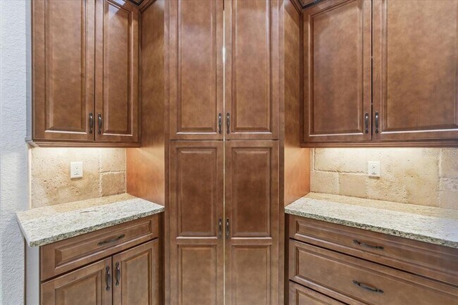 Building Photo - 7 Spanish Moss Ct