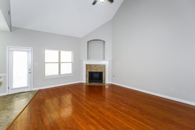 Building Photo - 295 Garden Springs Dr