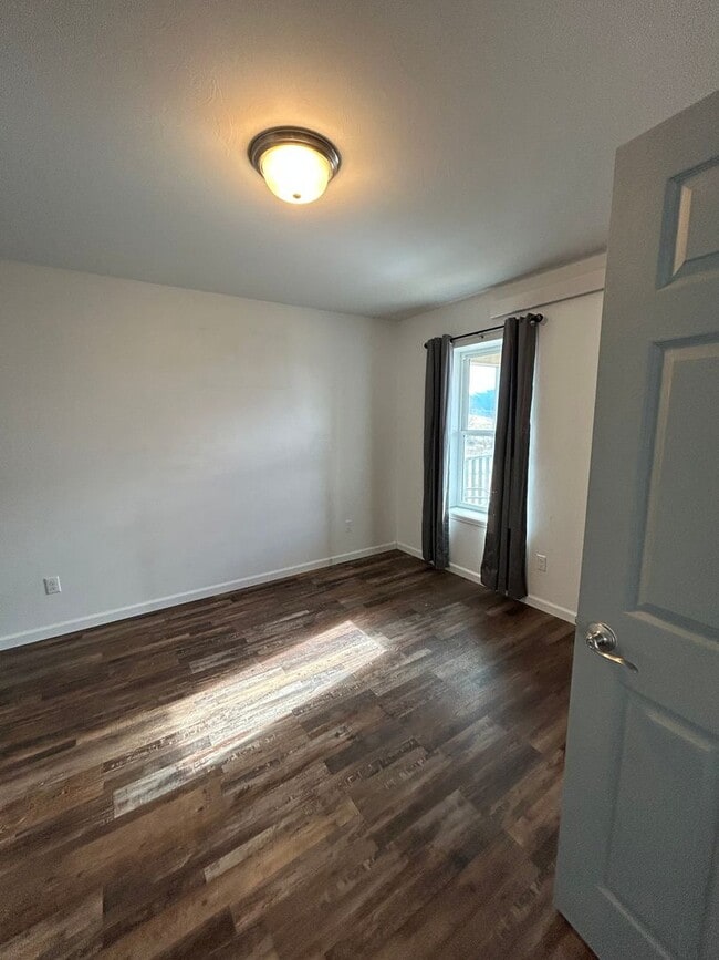 Building Photo - 11 Mullin St