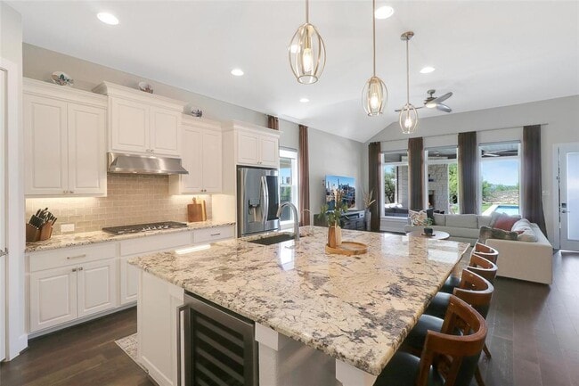 Building Photo - 702 Tomichi Trl