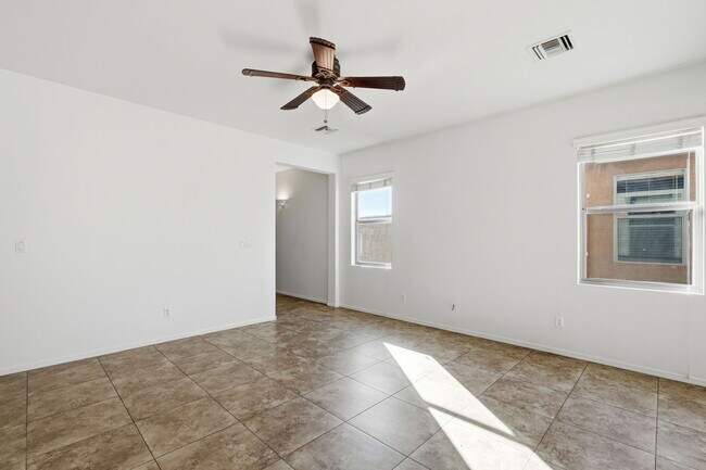 Building Photo - 907 E Catkins Pl