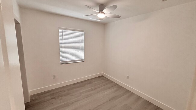 Building Photo - 721 N 68th Ter