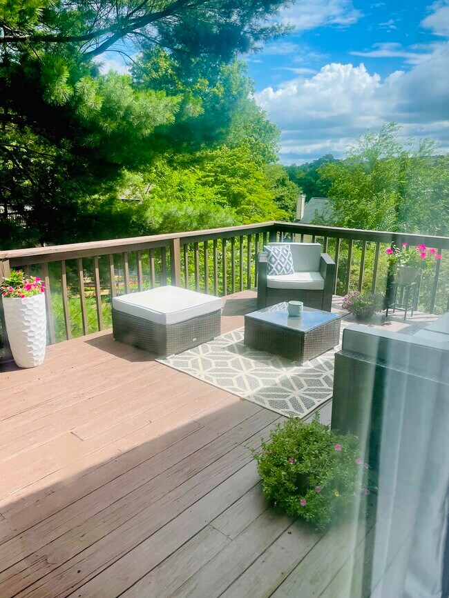 Building Photo - 10394 Meadowhead Cir