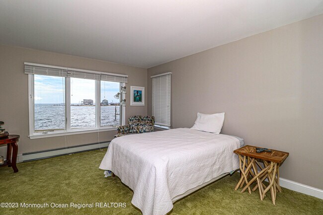 Building Photo - 1095 Island Dr