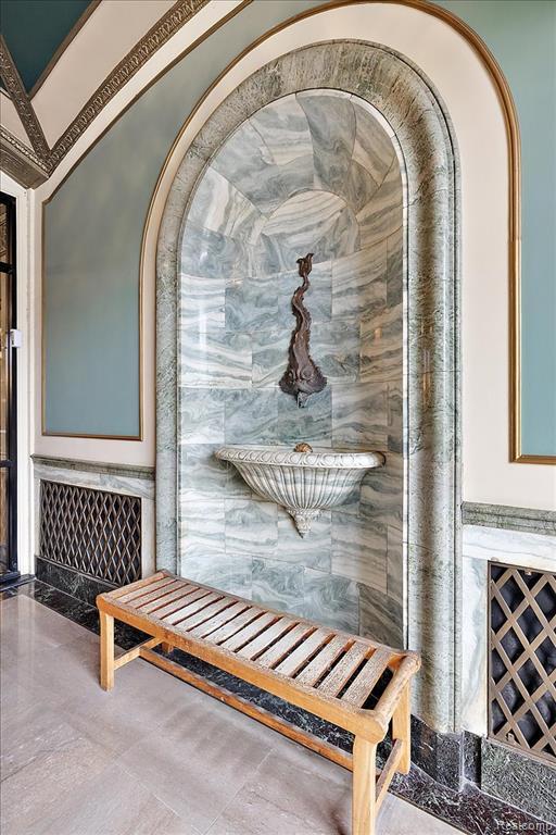 Building Photo - 15 E Kirby St