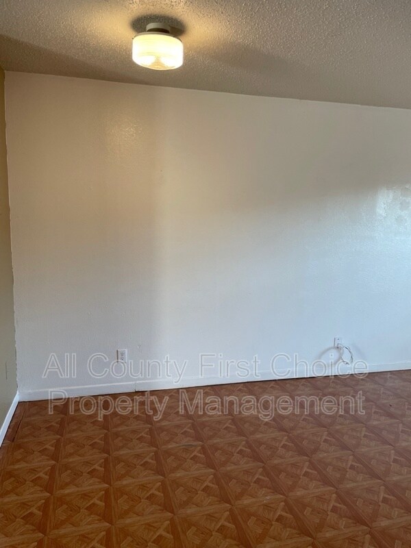 Building Photo - 526 91st Ave N